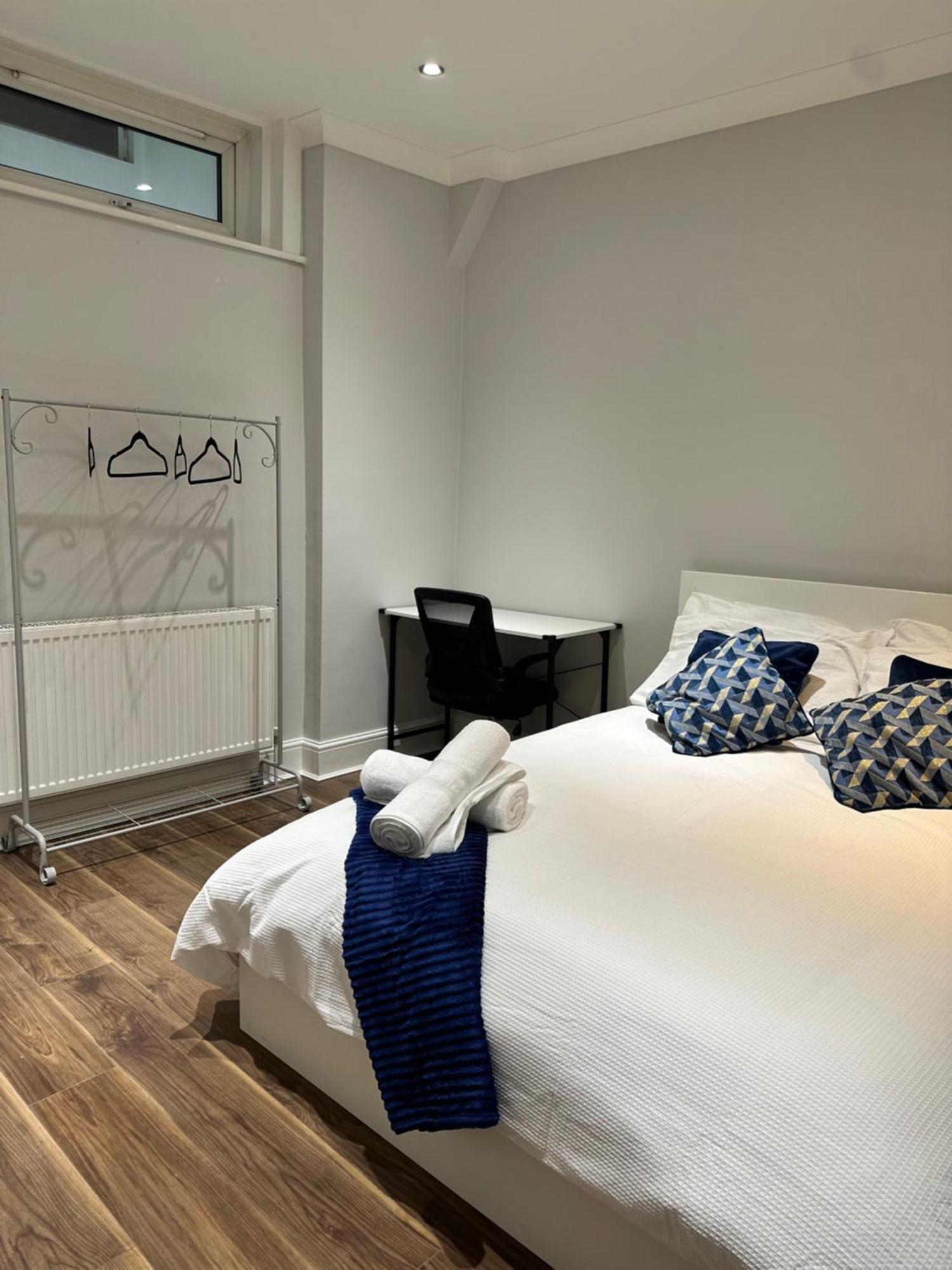Liverpool Street Blue Bedroom London Eksteriør billede
